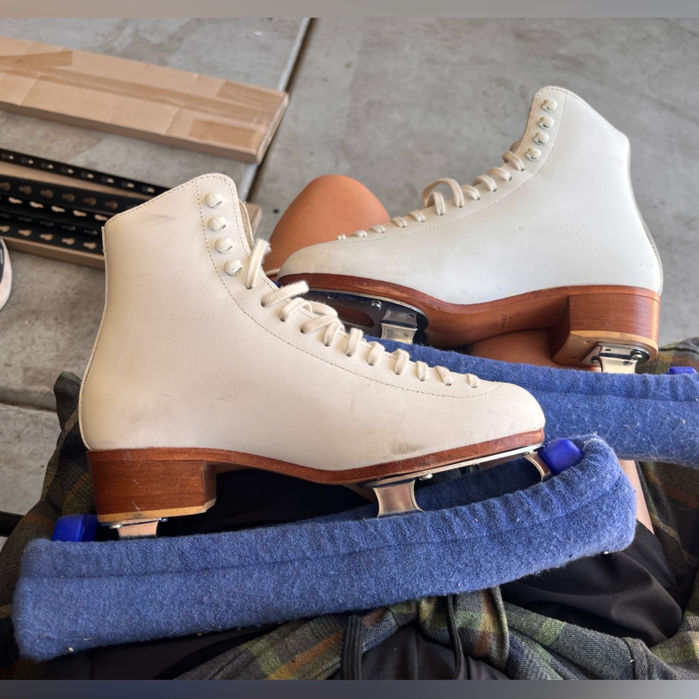 Riedel White womens ice skates shoe size 7